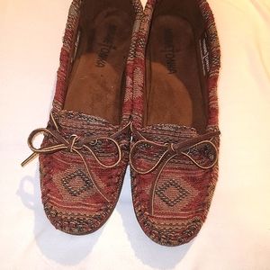 MINNETONKA Women's Baja Moc size 6